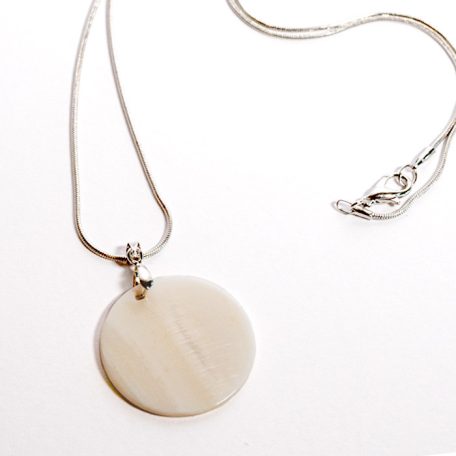 Op-art fekete alapú kör kagyló nyaklánc