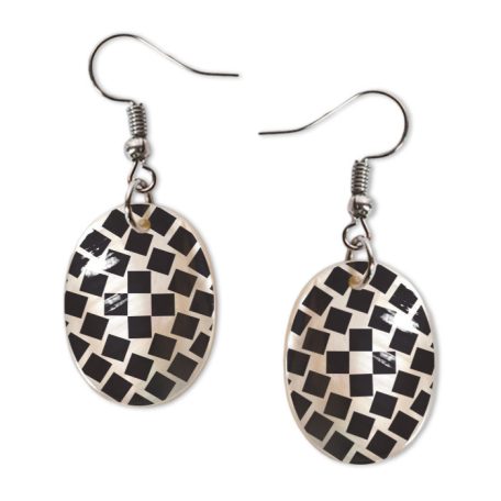 Op-art eridangd kockás fülbevaló