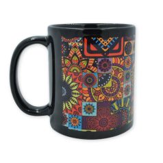 Színes mandala bögre fekete