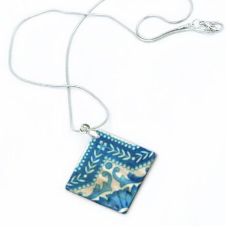 Zsolnay kék ornamentikás csempe kagyló nyaklánc 